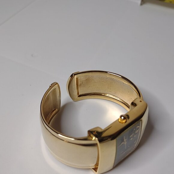 Small 5.5 Inch Xanadu Gold Tone Cuff Watch - Picture 3 of 10